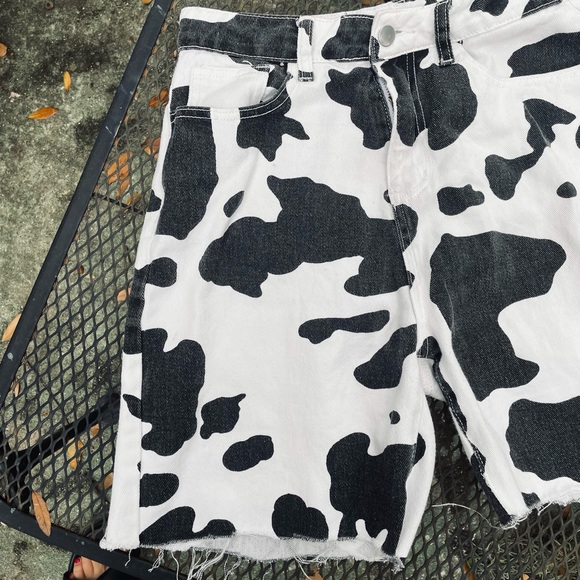 🐮 Cow Print Bermuda Shorts - Picture 3 of 3